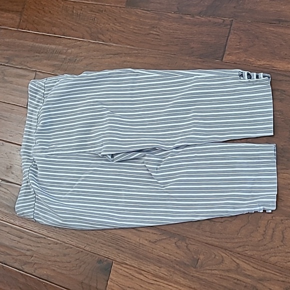 Chico's Blue & White Striped Pullon Capri Pants size 3 (XL) - Picture 2 of 9